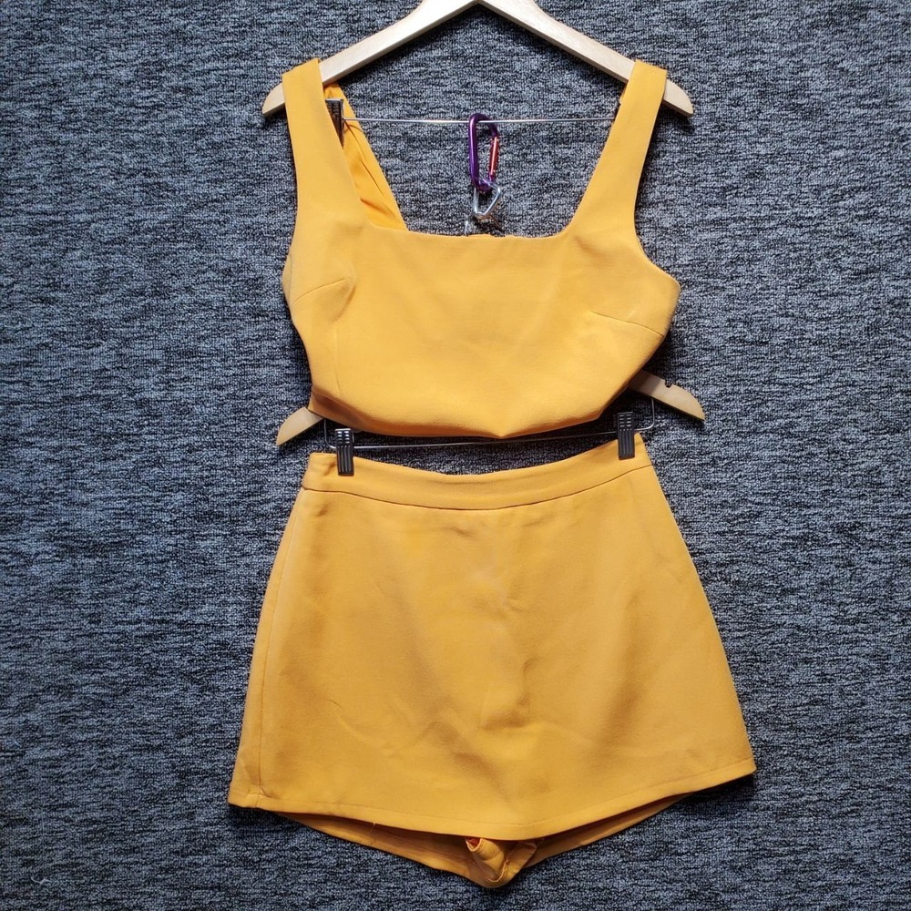 Lulus Two Piece Romper Set Womens Medium Yellow Skort Crop Top Set